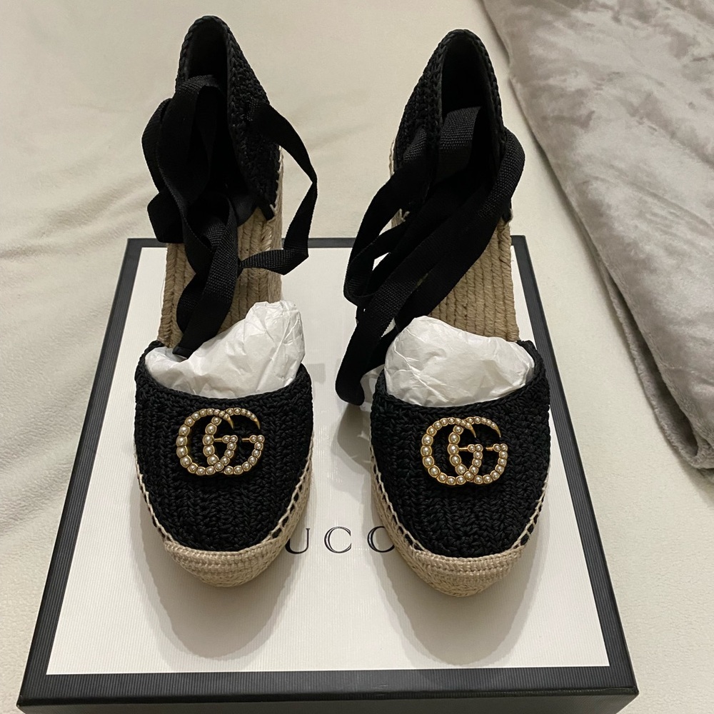 Gucci lilibeth logo embellished crocheted cotton wedge